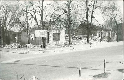 Zdjęcie zostało zrobione 17.04.1979r. Przedstawia niszczejące pożydowskie domy.