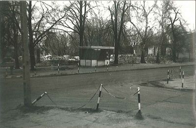 Zdjęcie zostało zrobione 24.02.1980r. Przedstawia Kiosk Ruchu stojący na Rynku .
