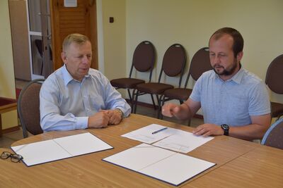 Podpisanie umowy na realizację zadania publicznego w zakresie upowszechnienia kultury fizycznej i sportu w dyscyplinie piłka nożna na terenie Gminy Baranów w 2021r 6