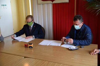 Pokaż podpisanie umowy z Wykonawcą na zadanie: Termomodernizacja budynku Szkolno-Przedszkolnego w Baranowie
