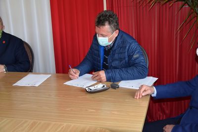 Pokaż podpisanie umowy z Wykonawcą na zadanie: Termomodernizacja budynku Szkolno-Przedszkolnego w Baranowie