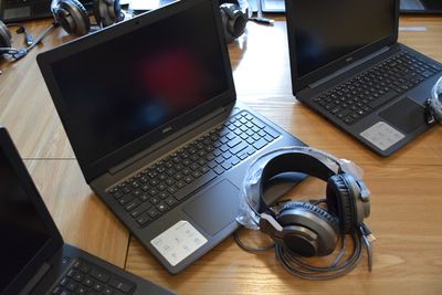 Pokaż zdjęcia 13 zestawów komputerowych dla Zespołu Szkolno-Przedszkolnego w Baranowie