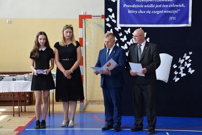 Wręczenie nagród zakończenie roku szkolnego 2