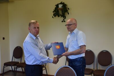 Podpisanie umowy na realizację zadania publicznego w zakresie upowszechnienia kultury fizycznej i sportu w dyscyplinie piłka nożna na terenie Gminy Baranów w 2021r 10