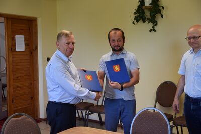Podpisanie umowy na realizację zadania publicznego w zakresie upowszechnienia kultury fizycznej i sportu w dyscyplinie piłka nożna na terenie Gminy Baranów w 2021r 9