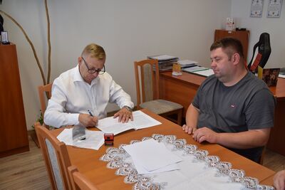 Podpisanie umowy na realizację Drogi dojazdowej do gruntów rolnych w miejscowości Zagóźdź 3