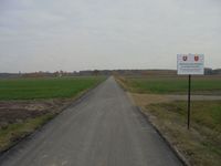 Powiększ zdjęcie: Droga dojazdowa do wsi Wola Czołnowska (1)
