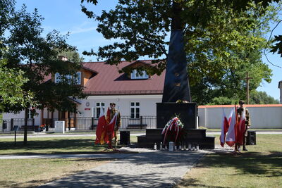 min_Pomnik_Piłsudskiego_Baranów_1_copy_copy.jpg